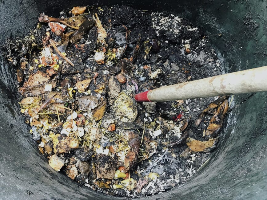 bokashimikrober i kompostbingen 3.jpg