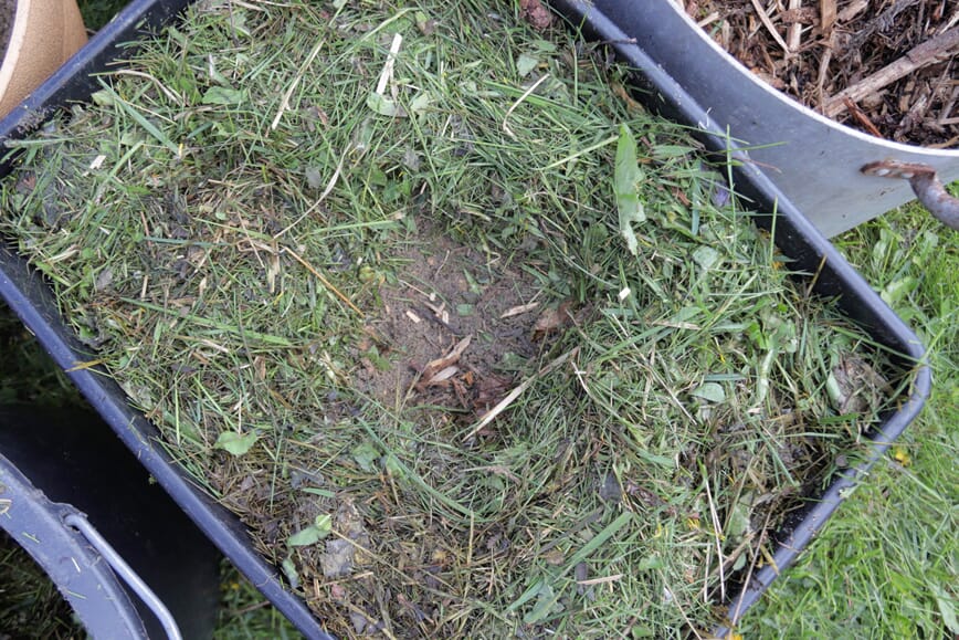 Passer på så ikke bokashi kommer for nærme plantehullet