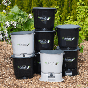 Medium pakke: 8 bøtter + 4 kg strø